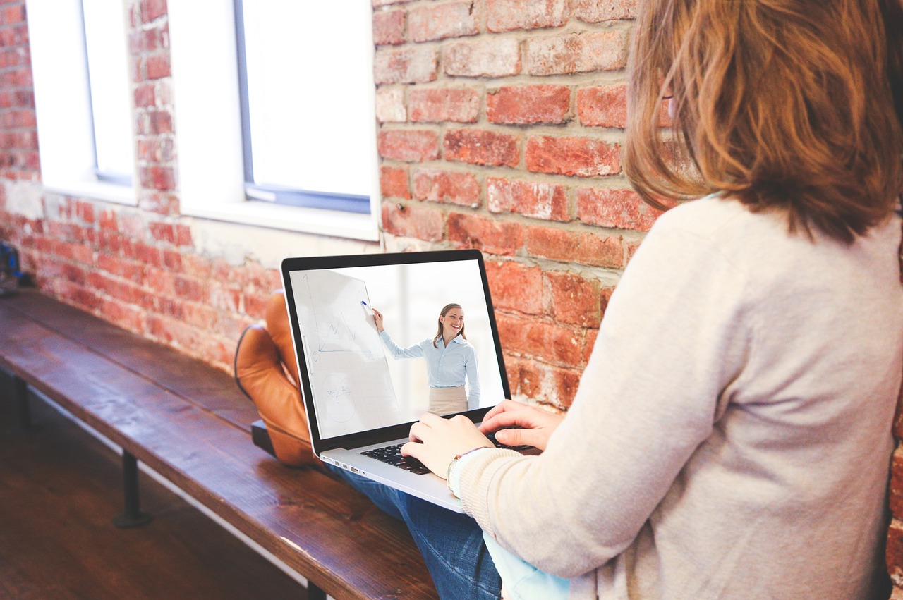 IEL lança plataforma de educação executiva com cursos on-line ao vivo