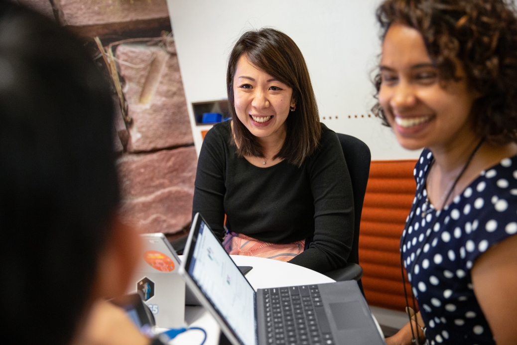Microsoft lança cursos gratuitos para capacitar mulheres