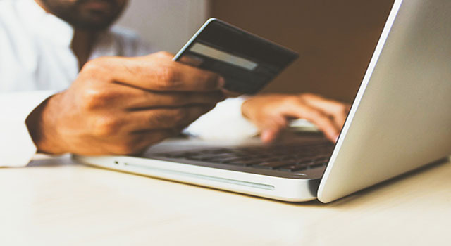 Read more about the article Mais da metade dos brasileiros compram em sites estrangeiros