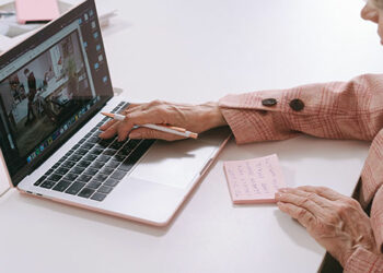 Webmotors anuncia programa para profissionais 50+