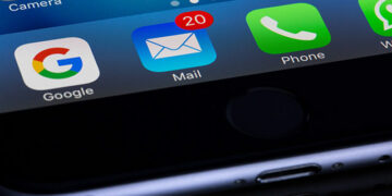 Play My Emails, que reproduz e-mails do Outlook mobile, agora em português