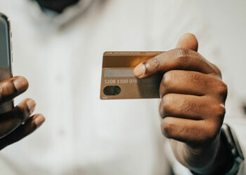 Estudo revela que 52% dos brasileiros usam smartphones nas compras