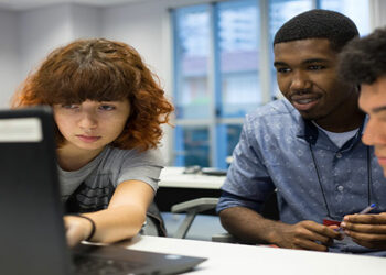 Fundação Grupo VW lança academia de programação