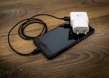 Celulares Samsung voltam a ter carregador na embalagem