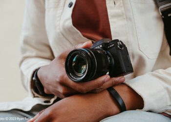 Fujifilm apresenta a câmera digital mirrorless X-S20