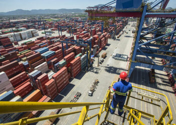 Santos Brasil oferece 11 vagas de estágio na área de TI