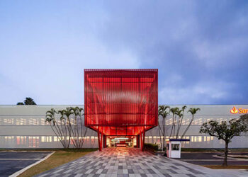 F1RST, do Santander, abre vagas de estágio para pessoas pretas ou pardas