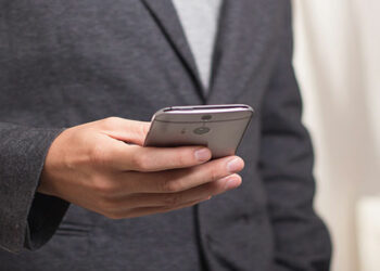 Hábitos que prejudicam a saúde da bateria do seu celular