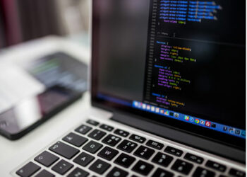 iFood oferece 50 mil bolsas de programação e games