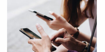 Passos para evitar a síndrome do pescoço tecnológico