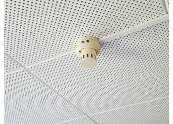 Como detectar câmeras escondidas em acomodações