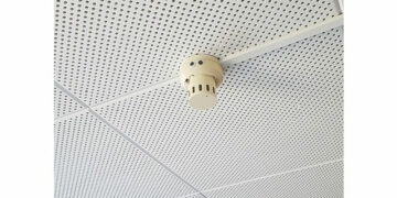 Como detectar câmeras escondidas em acomodações