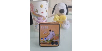 Tela externa é o destaque no Motorola rarz 50 Ultra