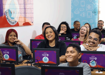 Microsoft e Gerando Falcões lançam curso de IA em periferias