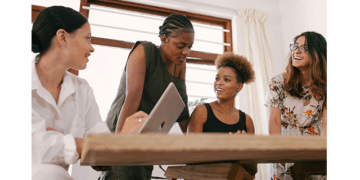 Mulheres em TI veem mais barreiras e menos equidade, aponta Acronis