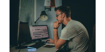 IA no Brasil: buscas por cursos saltam 617% como diferencial de carreira