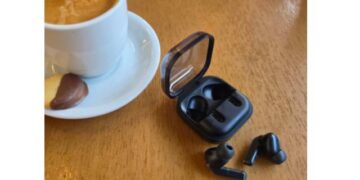 Testei o Samsung Galaxy Buds4 Pro e a IA me colocou dentro de um dorama