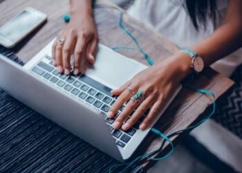 Anhembi Morumbi e Rocketseat lançam pós em Negócios Tech