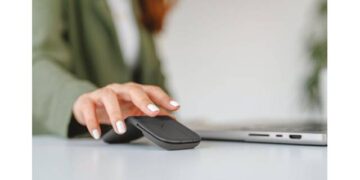 Logitech lança primeiro mouse dobrável no Brasil