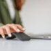 Logitech lança primeiro mouse dobrável no Brasil